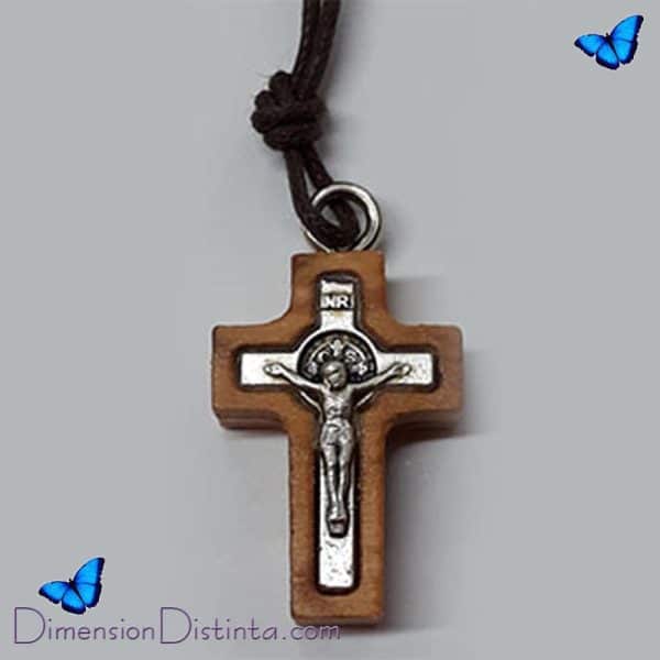 Imagen colgante cruz de madera de olivo c san benito 25 cm | DimensionDistinta