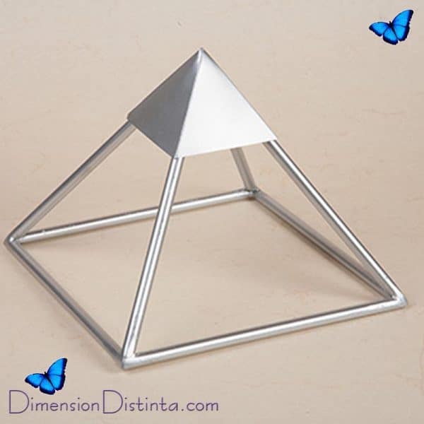 Imagen piramide aluminio 20 cm | DimensionDistinta