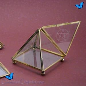 Piramide cristal accesible 10 cm con pentagrama
