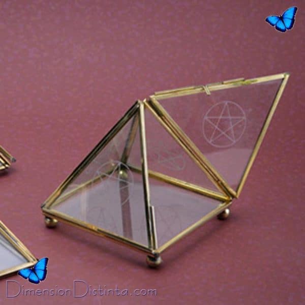 Imagen piramide cristal accesible 7cm aprox cpentagrama | DimensionDistinta