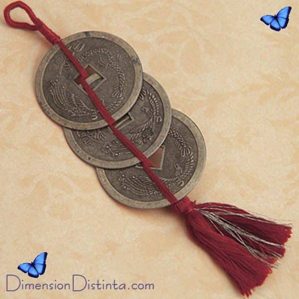 Imagen colgante talisman monedas i ching cordon rojo abundancia y buena suerte | DimensionDistinta