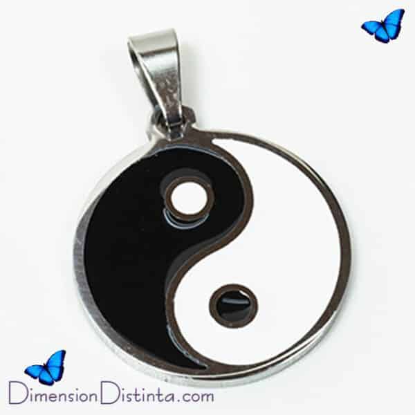 Imagen colgante acero yin yang blanco y negro 2 x 27 cm | DimensionDistinta
