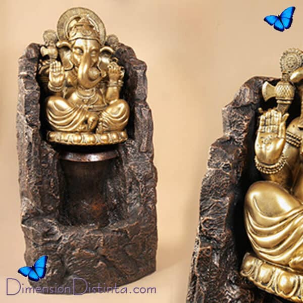 Imagen fuente resina de exterior ganesha dorada sobre pedestal | DimensionDistinta
