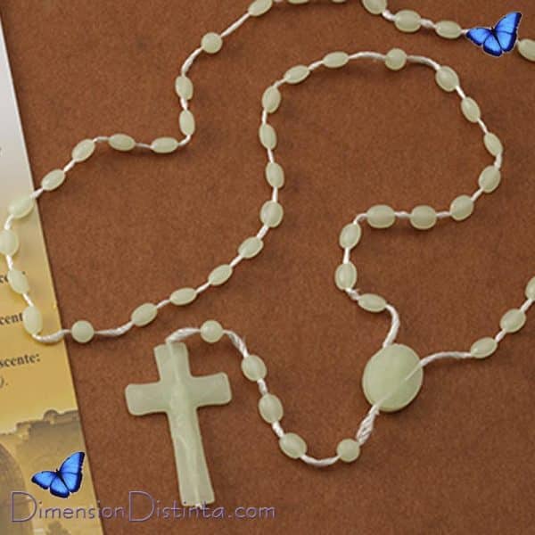 Imagen rosario plastico fluorescente proteccion y devocion | DimensionDistinta